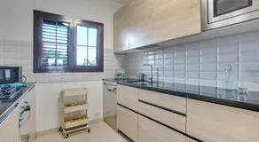 Villa Kodotoma avec vue sur la mer, Wi-Fi haut débit, jardin, terrasses et piscine. - Image 5
