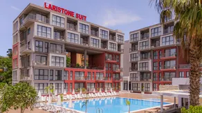 Laristone Suite Spa Hotel - Image 5