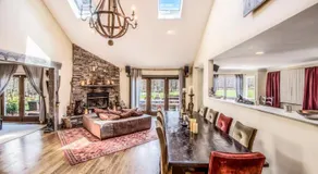 Hamptons 9BD MEGA Compound w POOL TENNIS BBALL NIGHTCLUB - Image 2
