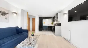 Cozy&Chic 1 Bed Apartment by Excel London, City Airport & O2 - Image 2