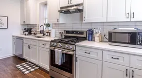 Ann Avenue Modern 3BR Home, Near Downtown with Free Parking - Image 3