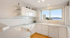 Seaside Serenity: Panoramic Waterfront Retreat - Image 3