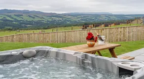 The Annexe, Luxury Property with Hot Tub at Pitilie Pods - Image 4