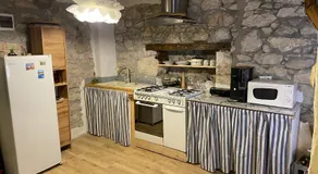 Heat Hostel - Image 3