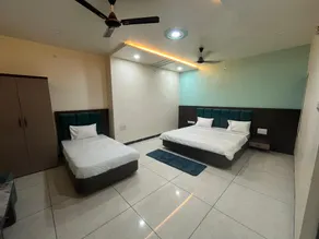 Yashomati Hotel - Image 2