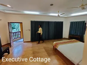 DOLPHIN BEACH RESORT - Image 4