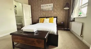 Beautiful Bedroom En-suite hotel standard - Image 2
