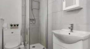 4 Bed Flat - Sleeps 10 - Pets - Parking - Image 5