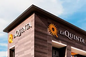 La Quinta Inn & Suites by Wyndham Mebane - Image 3