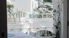 White Suite Capri - Image 2