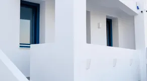 Blue White Residence - Image 4