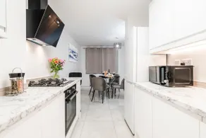 Borage House- Stylish and Spacious 3BR - Image 5