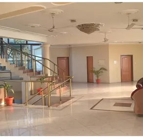 Park In By Jolly Plaza - Image 3