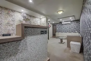 OYO Flagship Crystal Studio(A unit of Crystal Group of Hotels) - Image 4