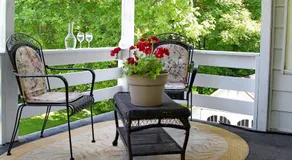 Glass Magnolia Bed & Breakfast - Image 2