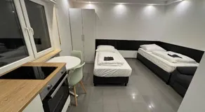 Studio Apartment next to Airport - Image 2
