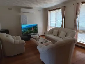 Charming 3-BR Holiday Home Near Werribee Park - Image 2