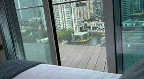 London Canary Wharf Luxury Stay - Image 3