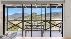 Modern and Scenic Valley Escape - Image 3