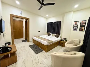 HOTEL SMBHAVI BANQUET HALL - Image 4