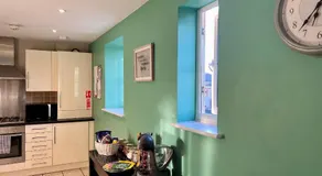 The Orchid-Central Beeston-Private Apartment-SmartTV-Free Wi-Fi-Tram-Parking - Image 5