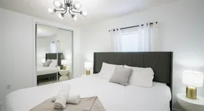 Modern 2 Bedroom in the Heart of Wynwood Art District - Image 2