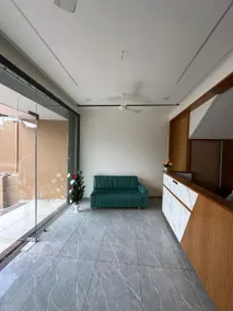 Hotel Embassy Inn - Image 2