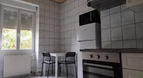 Le Thannois - appartement 2 chambres, salon, cuisine équipée, parking et wifi gratuit - Image 5
