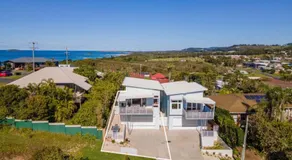 Tea Trees - Modern Townhouse, Village and Beach - Image 4