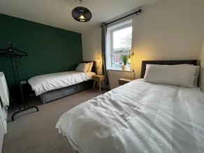 Beautiful 4-bed House in Lincoln- Close to Centre - Image 2