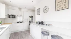 Luxury 4 Bedroom Apartment Southsea - Free Parking - Image 5