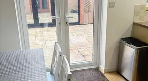 Private Double Bed Bathroom Hydro Pool Part share home with host - Image 3