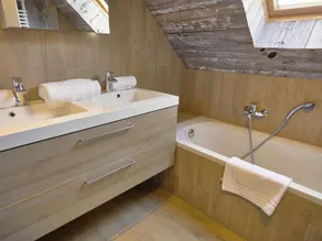Comfortable chalet with indoor pool, hammam and sauna near Stoumont - Image 2