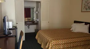 Economy Inn Toledo-Perrysburg - Image 5
