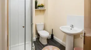1 Bed - Sleeps 4 - Wolverhampton City Centre - Image 5