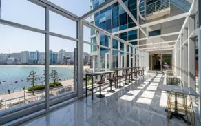 De Homme Hotel - Image 3