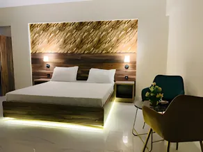 Tulip Hotel - Image 5