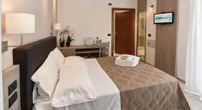 Hotel Queen Mary - Image 2