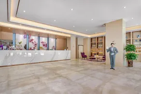 Lavande Hotel (Xingyi Jushan Avenue Malinghe Canyon Shop) - Image 2