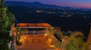 OIKOS Guesthouse & Rooftop - Image 2