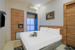 Super Townhouse Hotel All In One Near City Centre Salt Lake - Image 2