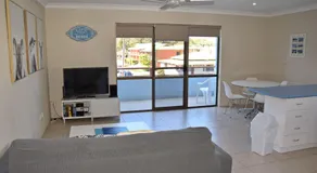 Paragon Apartment 3 - Bring your own linen. - Image 2