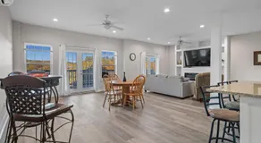 Resort Retreat Near Lake Catherine State Park - Image 4