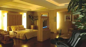 Sunflower Motel - Image 2