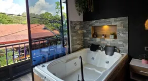 Habitación Deluxe 1 con Jacuzzi a 20mt del parque - Image 3