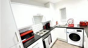 Manchester Holiday Apartment - Image 3