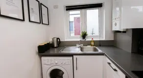 Smart Modern Studio With Free Parking, Wifi, Close To Town, Hospital, Uni, Quiet Area, Contact For Best Prices - Image 3