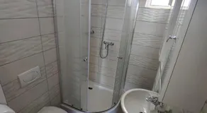 Gyöngyvirág Apartmanház - Image 2
