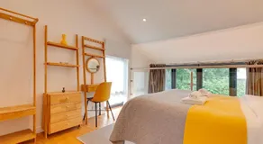 25A City Road · Luxury City centre townhouse with courtyard Pass the Keys - Image 2