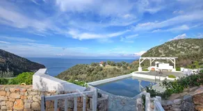Luxurious Villa with Wonderful View - Image 4